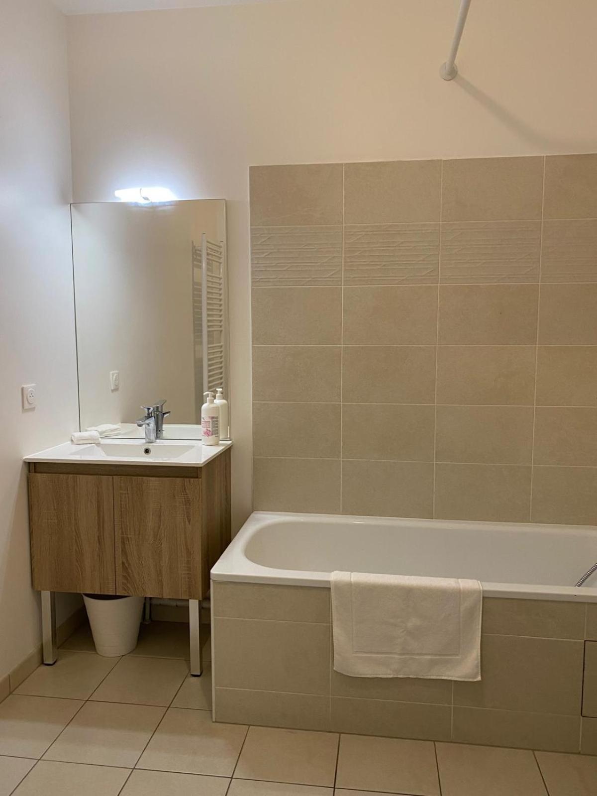 Spacieux Appart Terrasse Metro Hopital 4Pers Wifi Villejuif Ngoại thất bức ảnh